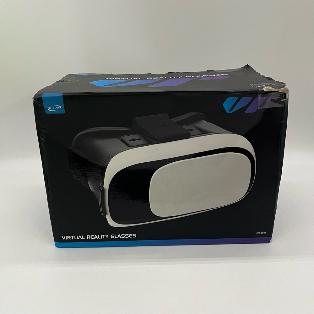 NWOT Virtual Reality Glasses in Black and White